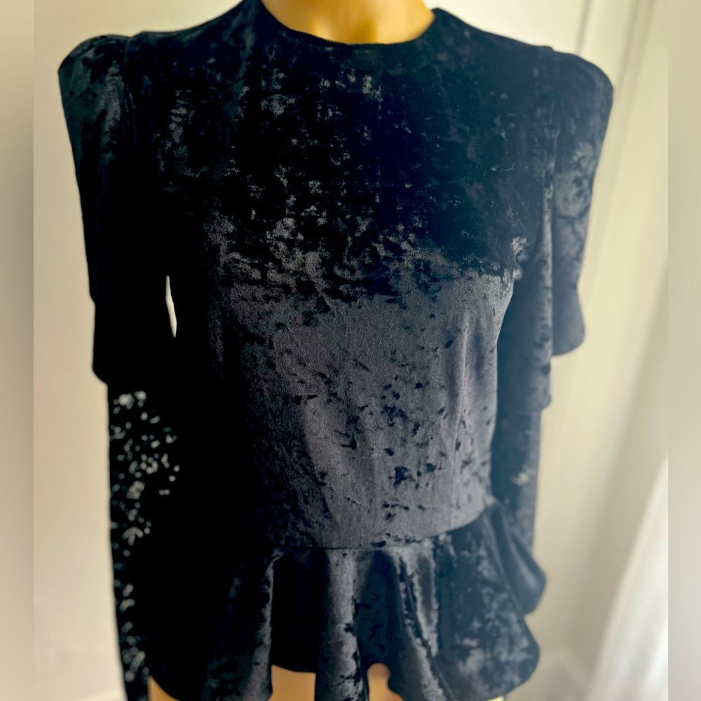 NWT Caroline Costas Top with Open back, Size S